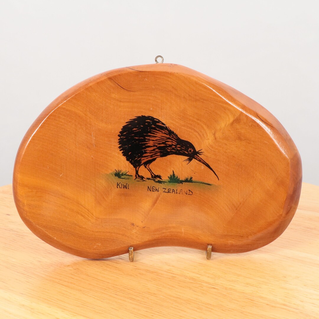 Wooden Plaque / Wall Hanging / Decor KIWI New Zealand Rimu Knot Native