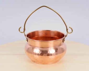 Vintage Copper Pot with Brass Handle – Handcrafted Decorative Piece