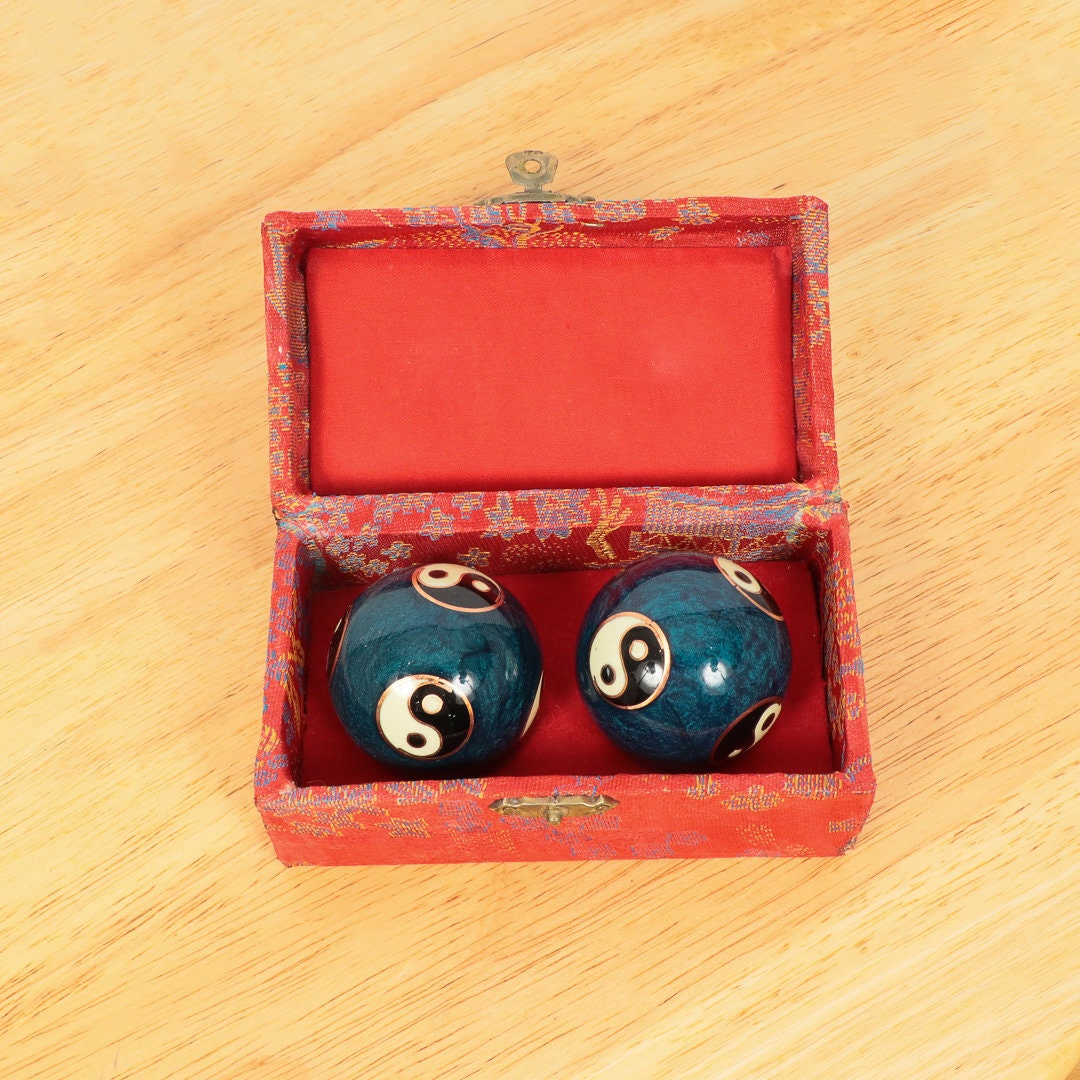 側面に陰陽の絵が描かれた中国の健康運動ストレス解消ボール