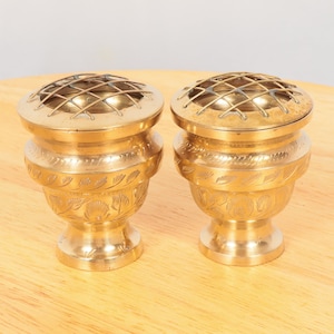 Set aus zwei Duftschalen / Räucherstäbchenhaltern || Vintage Messing massiv || Gemarkt - India 2592