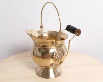 Coal Scuttle Style Planter / Flower Pot with Wooden Handle  - Vintage Solid Brass