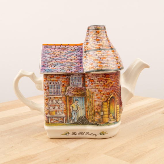 Ceramic pot / jar || The Old Pottery || Reg. design || No. 2026099 || Sadler England || House shape || English Contry Crafts