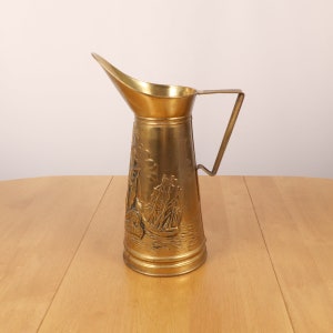 Jug / vase / pitcher || Simple design || Vintage solid brass || Made in England