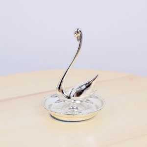 Swan Ring holder / jewellery plate / tray || EP Zinc Silver plated || swan figurine ring rack || Vintage || Made in England