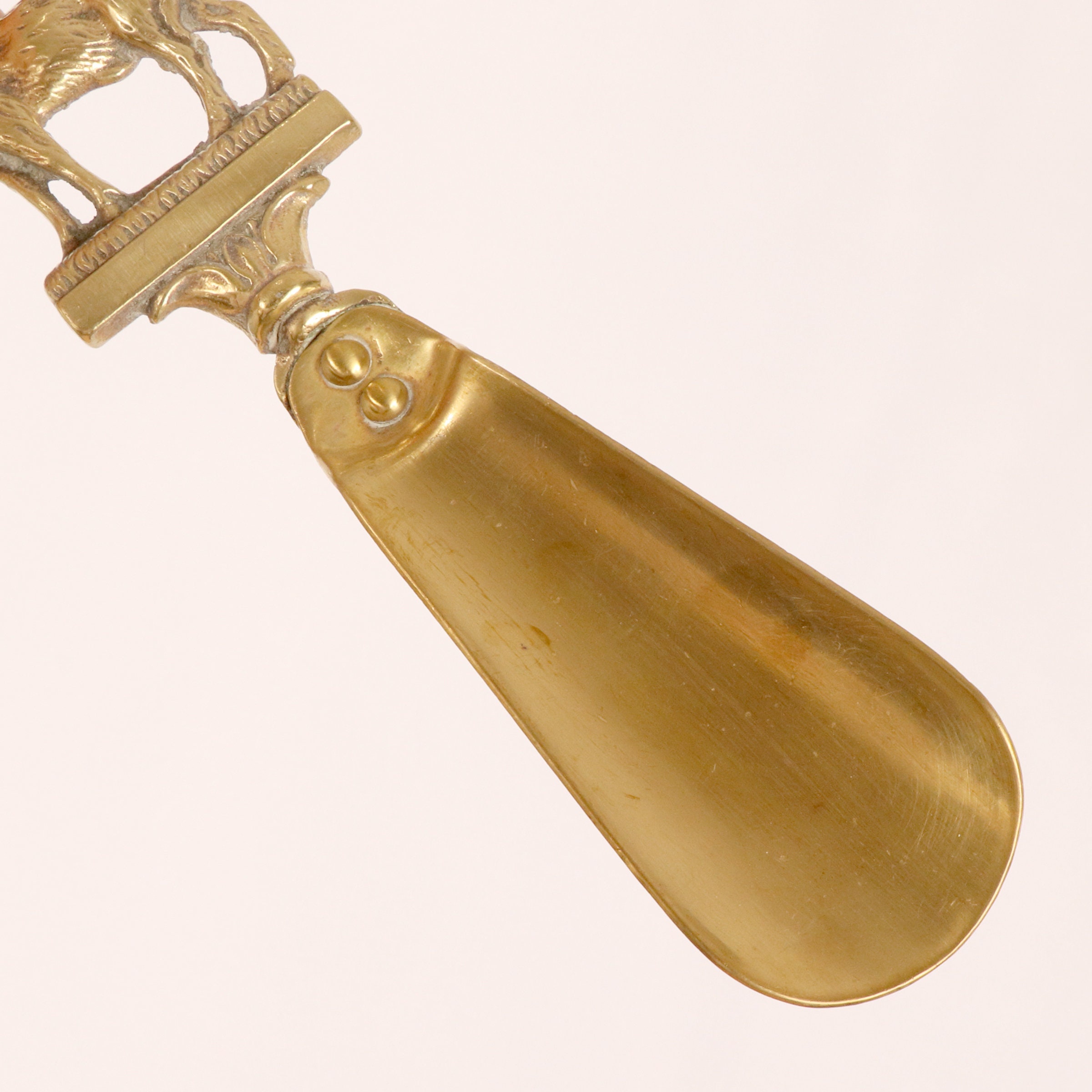 【金色の牡鹿が佇むシューホーン】アンティーク ヴィンテージ イギリス 鹿 靴べら 真鍮 ブラス ◆Vintage Brass Shoe Horn with Deer◆