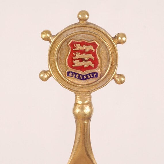 Elegant small  shoehorn || Guernsey coat of arms … - image 3
