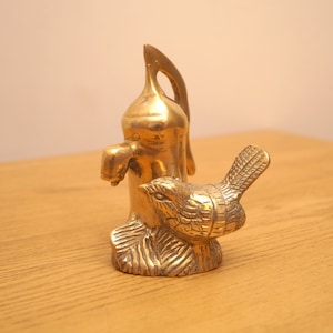 Bird at the water faucet || vintage brass statue / figure / sculpture