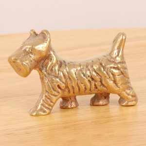 Dog figurine / statuette / sculpture || Scottish Terrier || Vintage solid brass || miniature terrier figurine / brass terrier / brass pet
