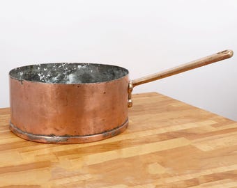 Casseruola antica in rame, grande e pesante, con manico in ottone, utensili da cucina vintage, arredamento rustico da fattoria, padella in stile francese