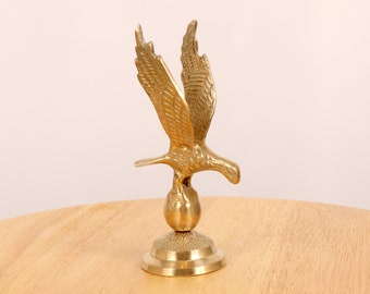 Eagle sculpture / statue / statuette / figurine || Vintage solid brass || Detailed || Bird / animal design
