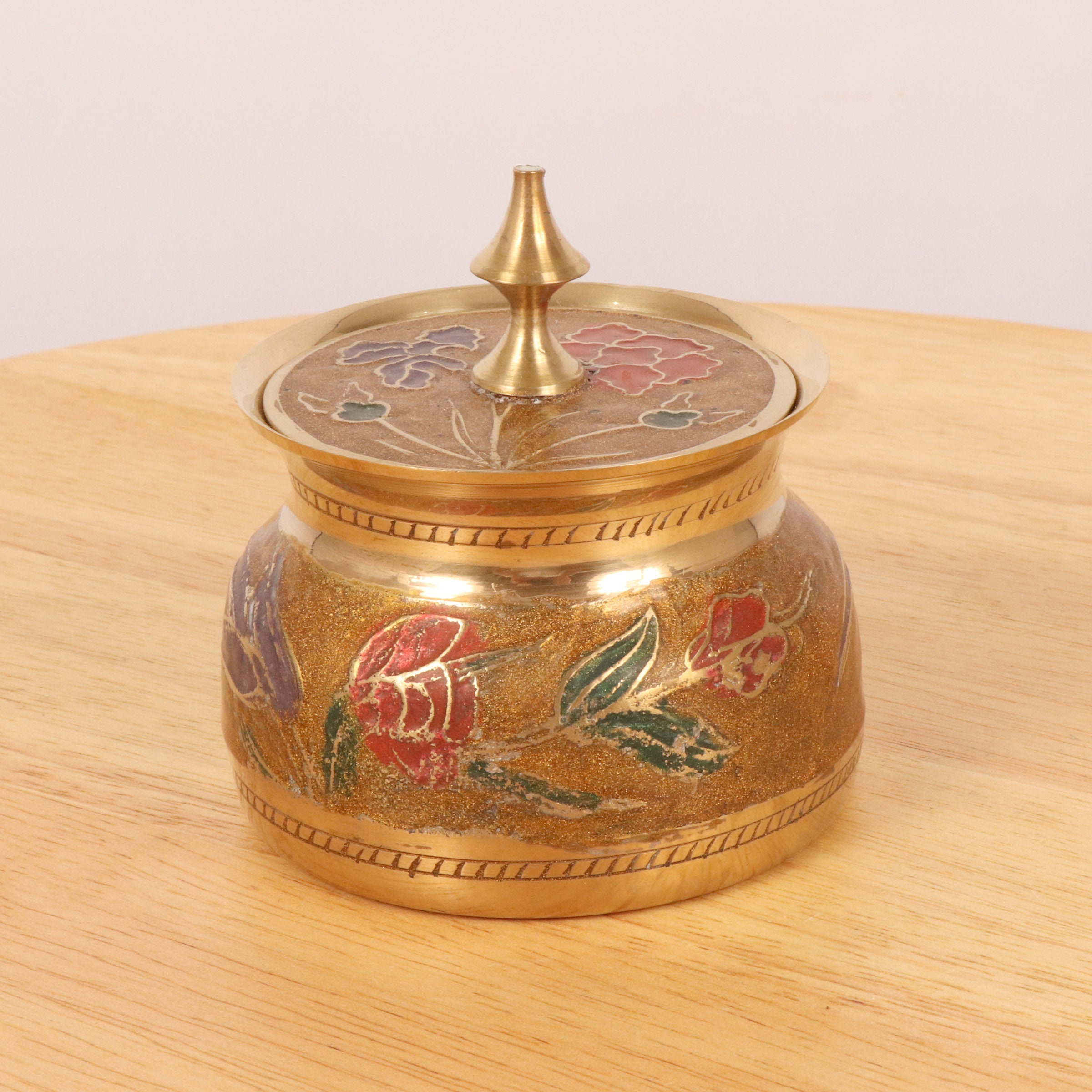 boîte avec couvercle/bocal urne boîte de rangement || conception d'émail floral émail en laiton massif vintage peinture or, violet, rouge, vert