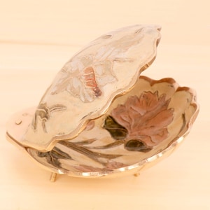 Jewellery Tray / dish / ashtray / small soap dish || Ring or jewellery plate || Shell design || Vintage solid brass and enamel
