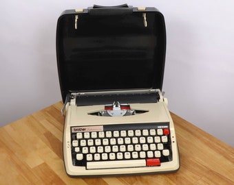 Working BROTHER Deluxe 850 Typewriter || Vintage Portable Manual Typewriter || Made in Japan