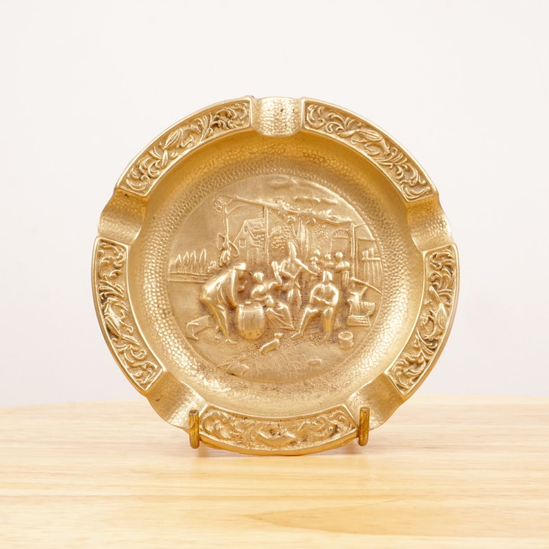 Vintage solid brass Vilkave scene Circle shape Pub Scene Ashtray
