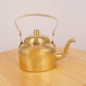 Smalll Tea / coffee pot / kettle with lid || Vintage solid brass