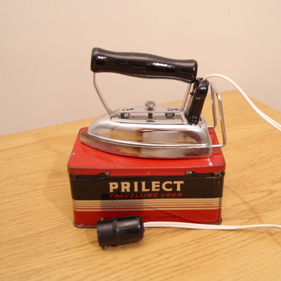 Fer à Repasser De Voyage PRILECT Années 1950 - Vintage UK, Boîte étain D'origine (sans Fiche)