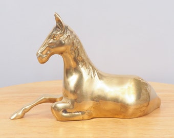 Sitting horse sculpture / figurine / statue || Horse sitting || Vintage solid brass || Quite heavy