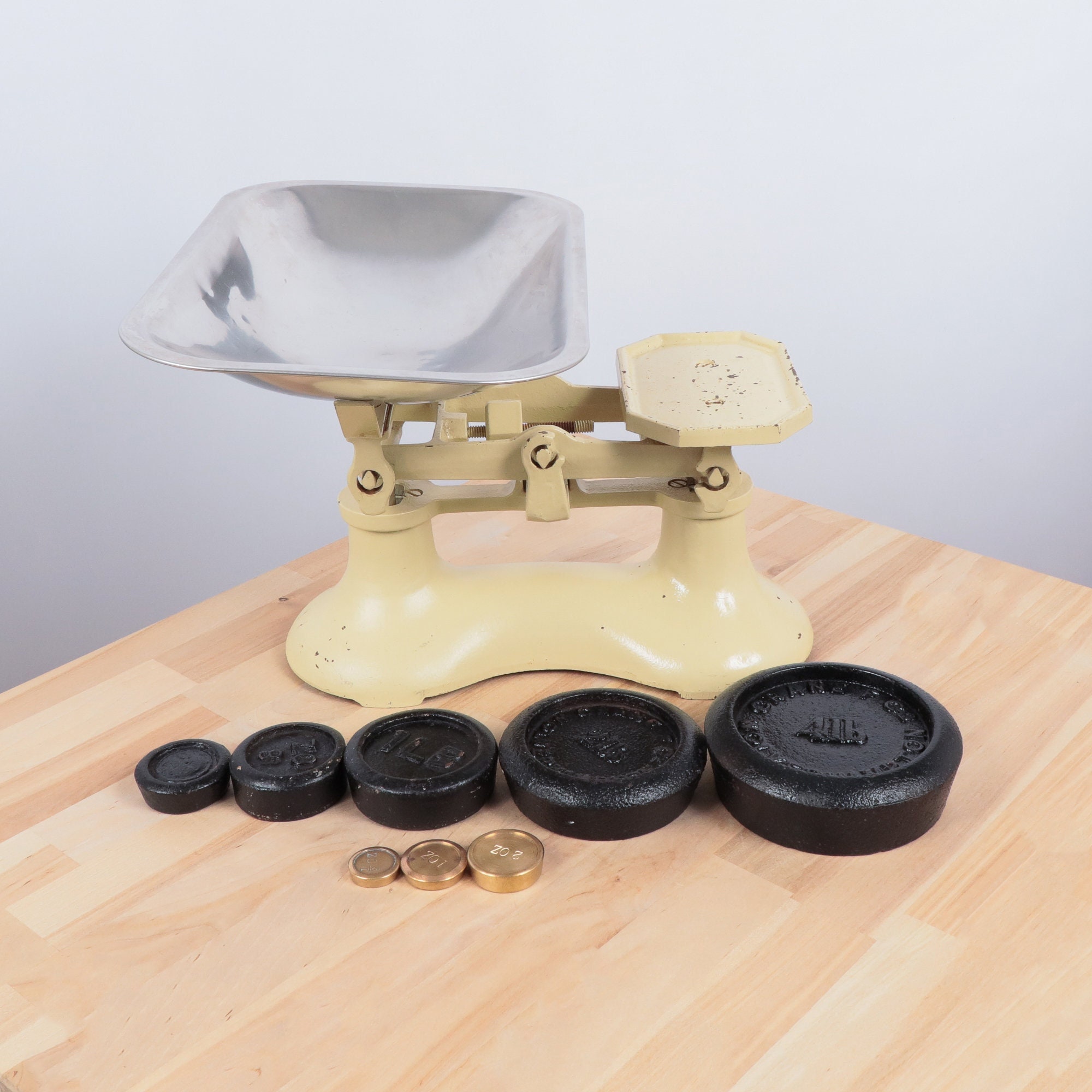 balances et poids de cuisine beiges || balance vintage plateau inox poids 4 lb, 2 1 8 oz, 1/2 oz