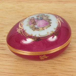 Egg jewelry box with a lid || Vintage bone china || Romantic Fragonard Scene - Lidded Trinket Jewelry Box - Painted Gold Accents