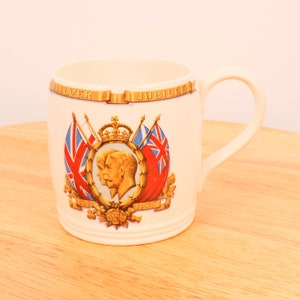 Mug / Cup || The Queen&#39;s Silver Jubilee 1910-1935 || George V and Queen Mary ||  Vintage