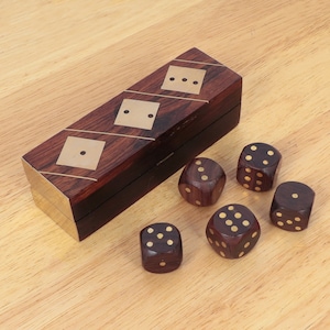 5 dices in a box || wood box with brass ornaments on hinged lid || Vintage solid brass and wooden box || Set of five dices in box