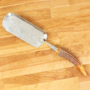 Silver plated scoop / crumb scoop / shove / serving spatula || Vintage silver plated on brass || Horn handle