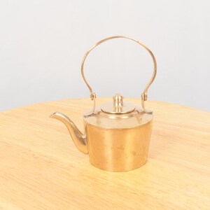 Solid brass small tea pot with lid and hand holder || simple plain design || vintage