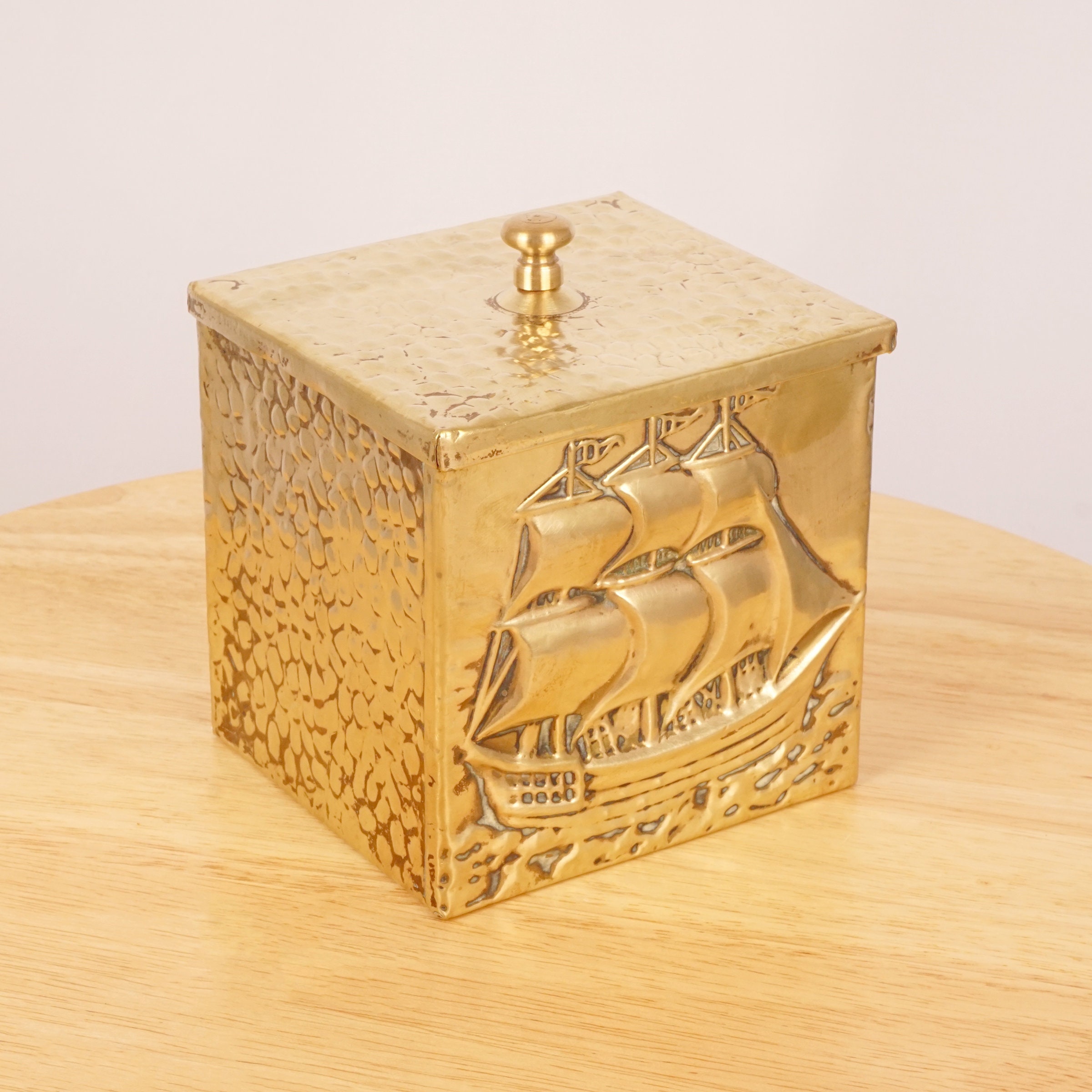 Caja con una tapa / contenedor de almacenamiento // Forma | Etsy