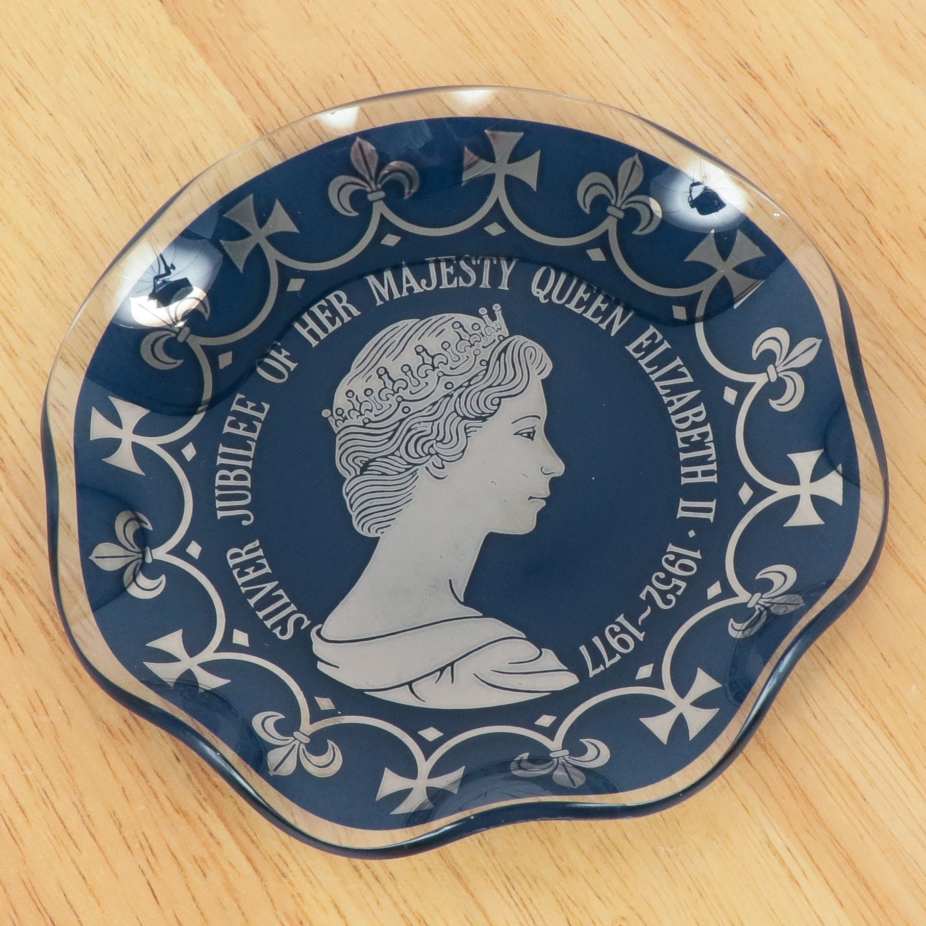 Dish / Tray / Glass Plate in Original Box || Silver Jubilee Chance 