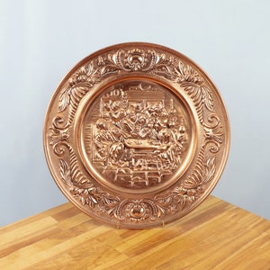 Plaque de cuivre / décoration / suspension murale || cuivre massif vintage || Scène à une table dans un bar || Fabriqué en Angleterre