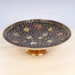 Cuenco/Plato/Plato con diseño floral de 19,9 cm // Latón macizo vintage con esmalte negro, verde, rojo y amarillo // India 158