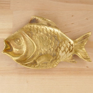 Fish ashtray / soap dish / ring or jewellery dish || Vintage Solid Brass fish tray / golden fish / bronze fish