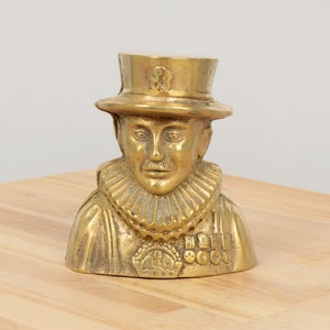 Money box  / Savings bank for money / money box / piggy bank || Vintage solid brass ||  British Beefeater / Yeoman Guard Tower Of London