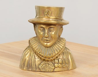 Money box  / Savings bank for money / money box / piggy bank || Vintage solid brass ||  British Beefeater / Yeoman Guard Tower Of London