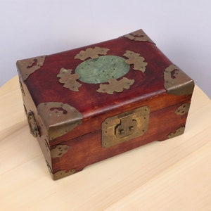 Jewellery box / ring chest / case || Red fabric inlay || coloured fabric casing outside || Vintage wood, solid brass, fabric, plastic