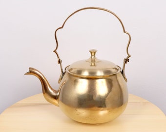 Teapot / coffee pot / kettle || simple design om the sides || Vintage solid brass