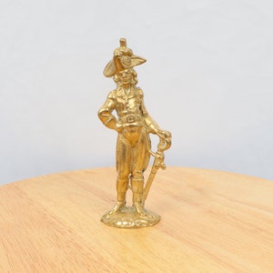 Soldier figurine / statuette || Vintage solid brass || Solid brass sculpture / house decor / heavy