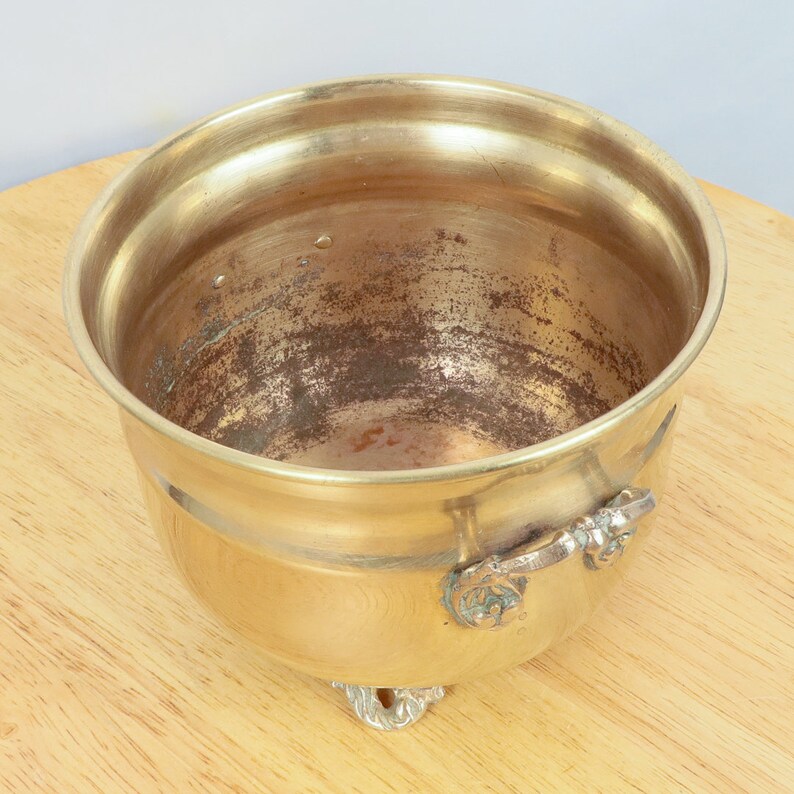 Flower pot / Bucket Vintage solid brass item with handles and elevated on three legs image 8