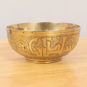 Bowl / Dish || vintage solid brass || Arabic text