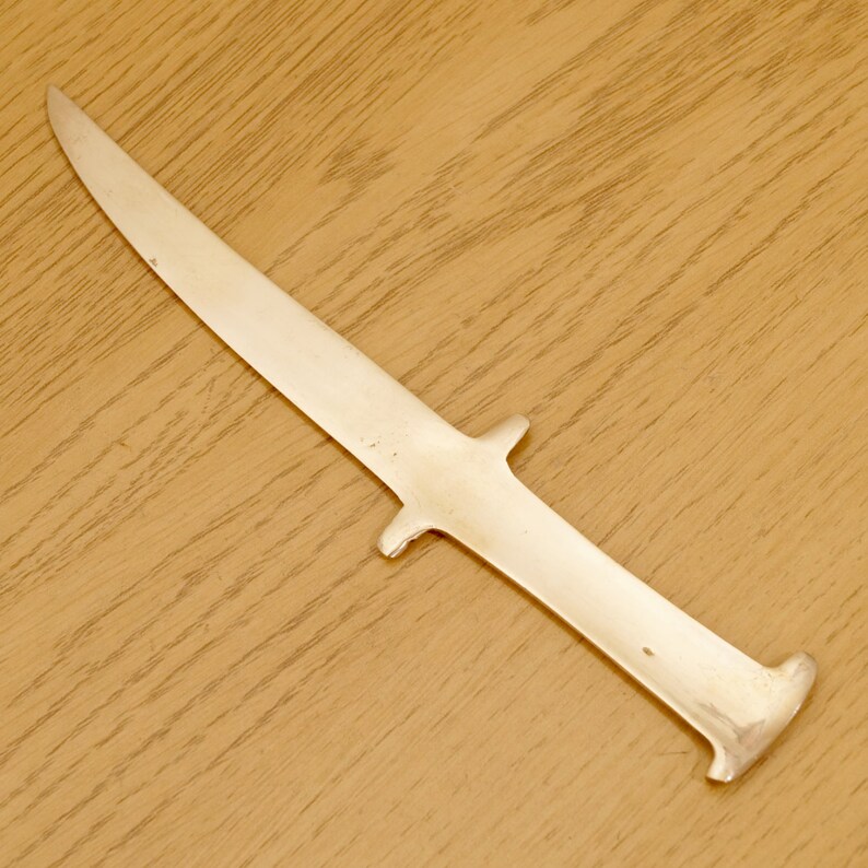 a couper au couteau en 5 lettres