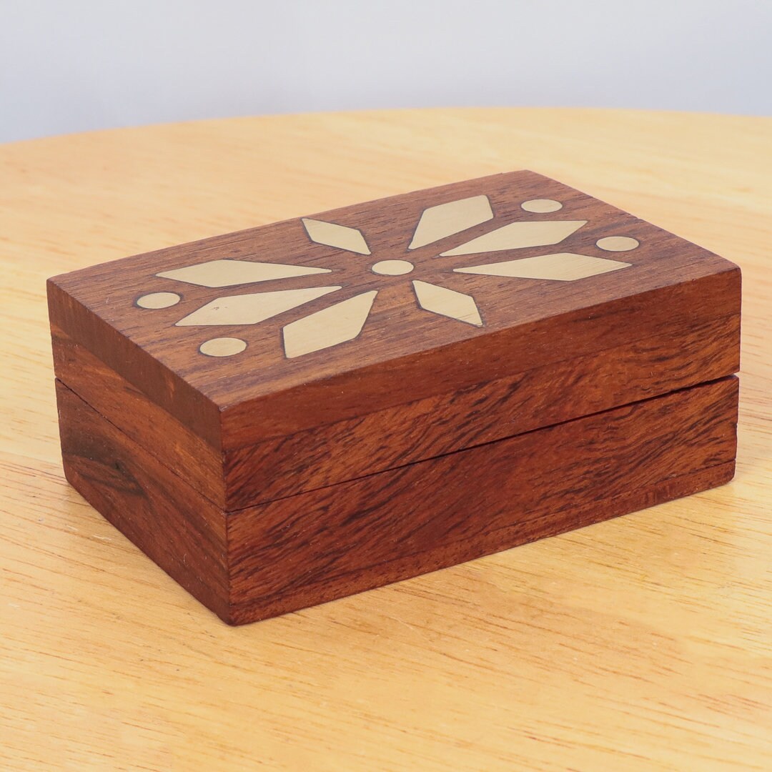 Jolie Boîte En Bois Ornée De Laiton – Plumier Ou Rangement – Vintage