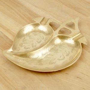 Leaf design  ashtray || Vintage solid brass ashtray