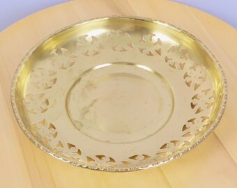 Vintage brass plate / tray / bowl || vintage || floral pattern design