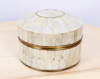 Mother of Pearl and brass trinket / jewellery box with a lid || Vintage Shell ornaments || Cylinder shape || Tight lid