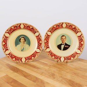 Her Majesty Queen Elizabeth II and H.R.H. The Duke of Edinburgh || 2 Tin plates / dishes || Portland Ware || Made in England || Set of two