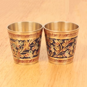 Twee vazen / glazen || Plantenpot voor kleine bloemen / planten || Vintage massief messing || Emailverf || Handgemaakte glazen en gravures
