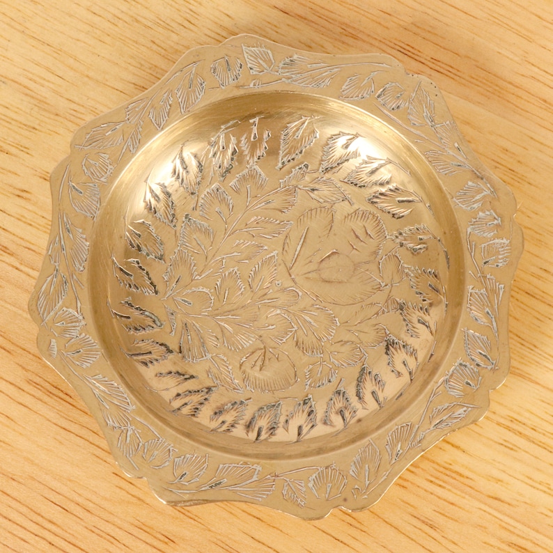 Made in India 966J Handmade engraved floral pattern Vintage Solid brass 9 cm Dish tray plate bowl