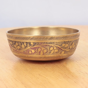 Small Bowl / Dish / Pin tray || Floral pattern || Vintage Solid brass || Rounded base