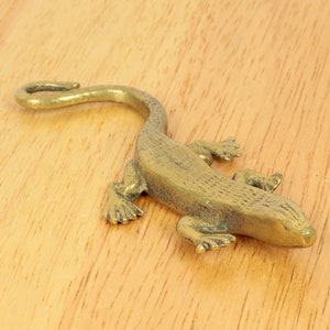 Lézard britannique || figurine vintage || statue de reptile || petite sculpture vintage || Laiton massif britannique
