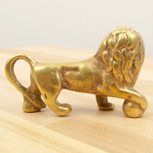 Lion Sculpture / Statue || Vintage Solid Brass || Metal Alloy Figurine ...